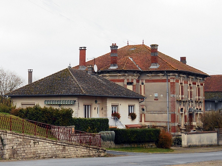 Auzeville : maisons du village - Clermont-en-Argonne