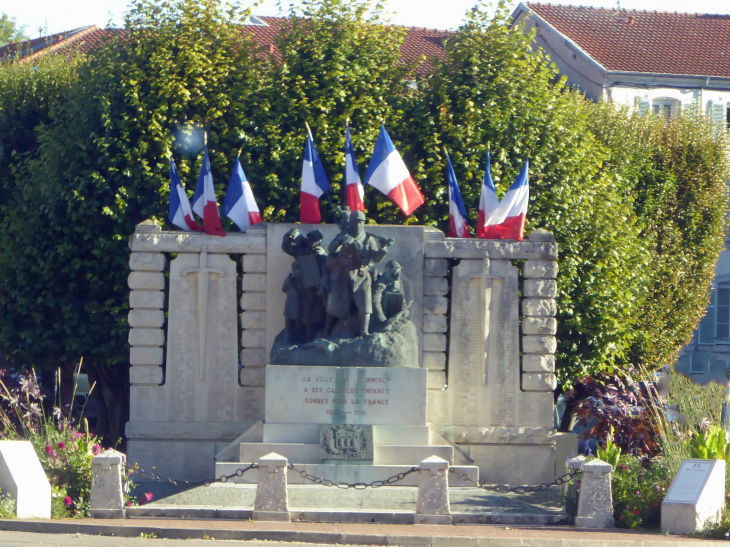 Le monument aux morts - Commercy
