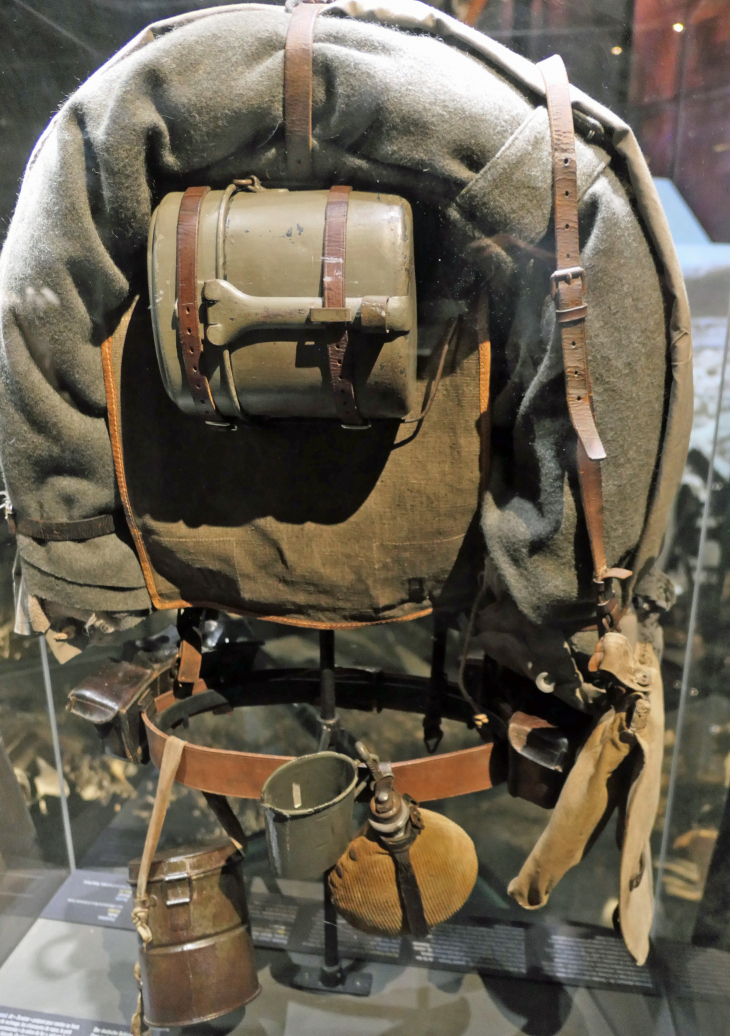 Dans le musée ; l'équipement des soldats - Fleury-devant-Douaumont