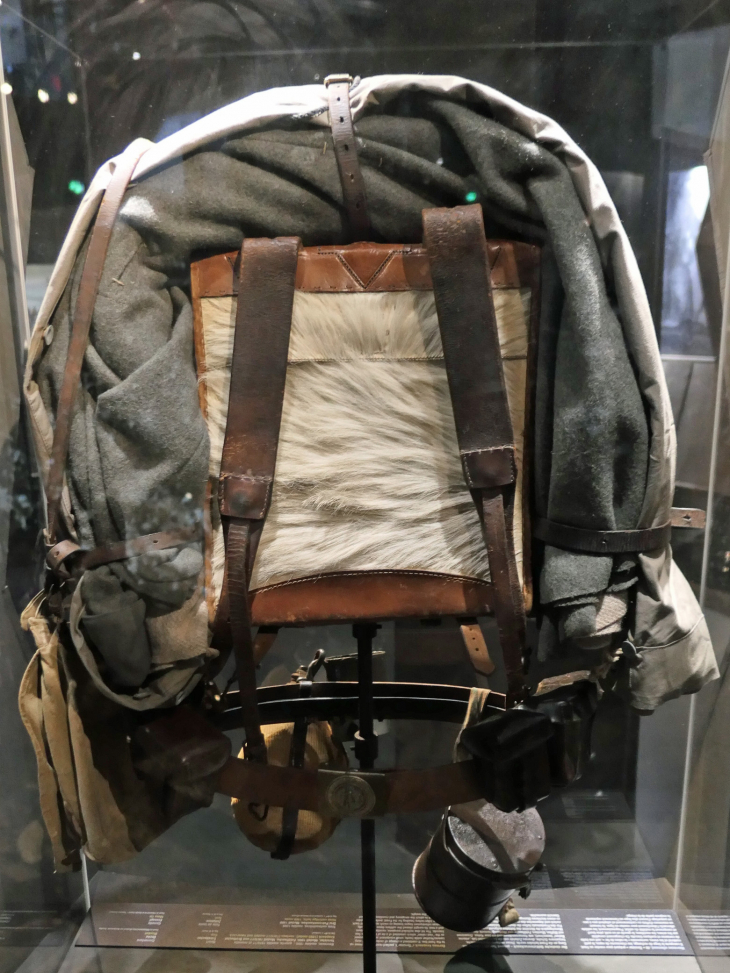 Dans le musée : l'équipement des soldats - Fleury-devant-Douaumont