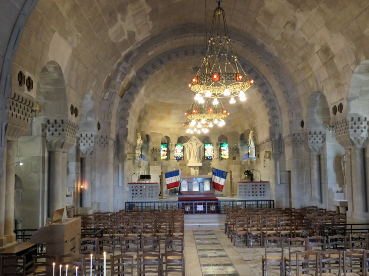 L'intérieur de la chapelle - Fleury-devant-Douaumont