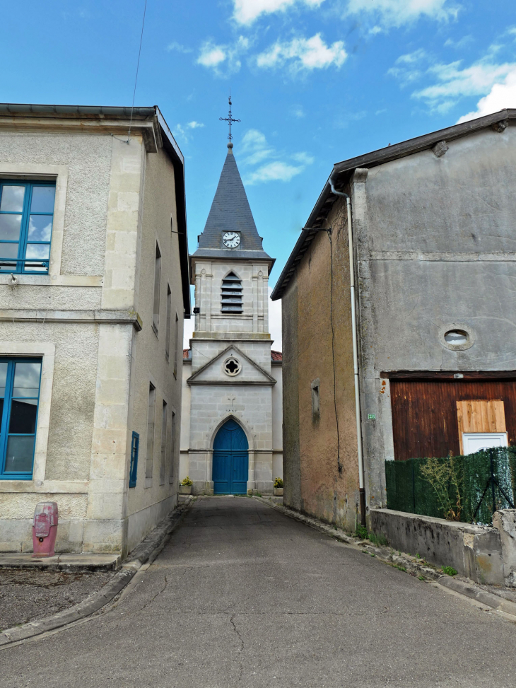 Vers l'église - Grimaucourt-près-Sampigny