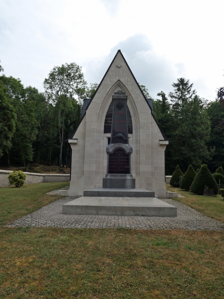 Le monument aux morts devant la chapelle - Haumont-près-Samogneux