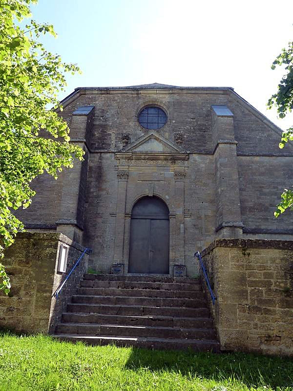L'entrée de l'église - Pouilly-sur-Meuse