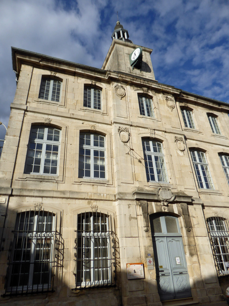 Rue Poincaré : l'ancien hôtel de ville - Saint-Mihiel