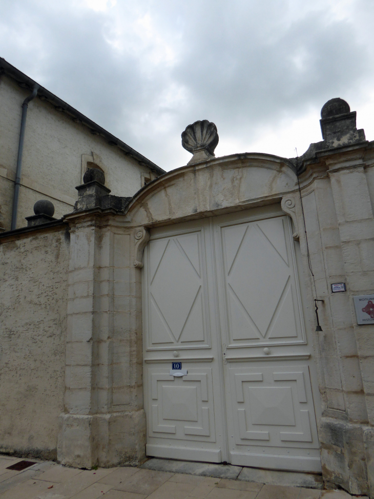 L'entrée de l'ancien hôtel de Rouÿn - Saint-Mihiel