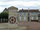 pompe-fontaine devant la mairie