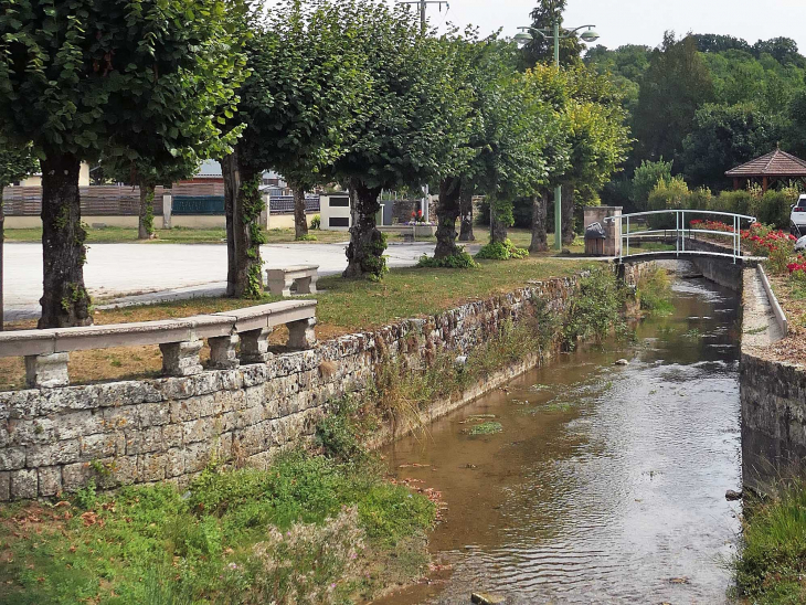 Le ruisseau traversant le village - Trémont-sur-Saulx