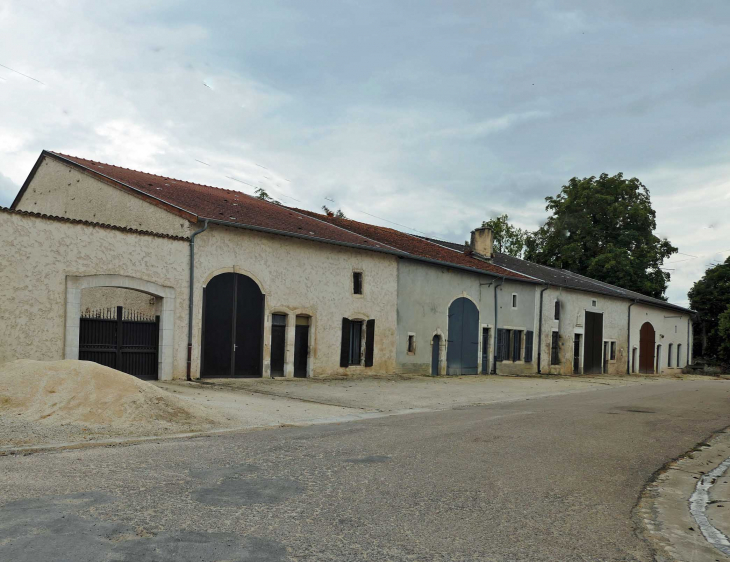 Les maisons lorraines alignées - Ugny-sur-Meuse