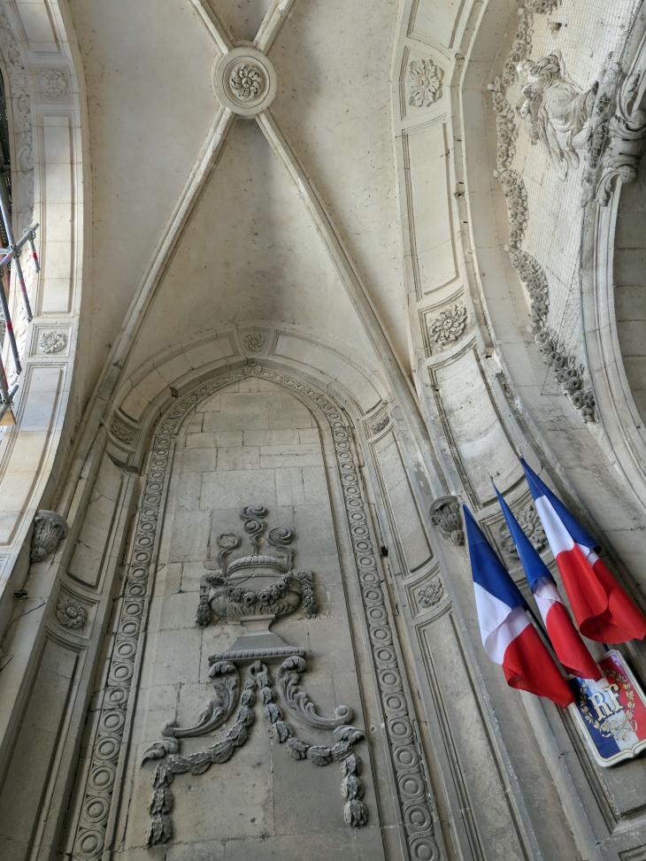 Rive gauche ville haute : la cathédrale Notre Dame - Verdun