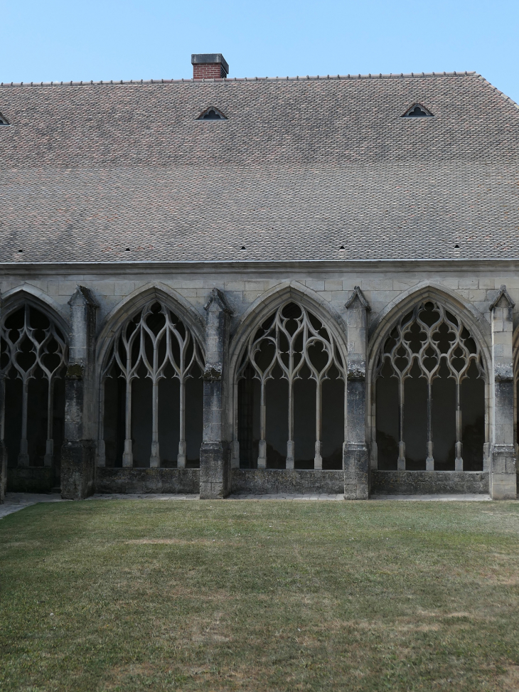 Rive gauche ville haute :  cloître de la cathédrale Notre Dame - Verdun