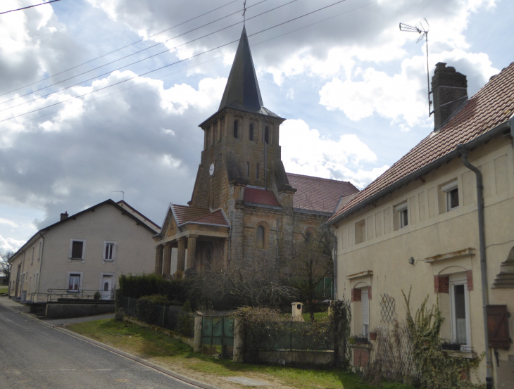 Vers l'église - Ville-devant-Chaumont