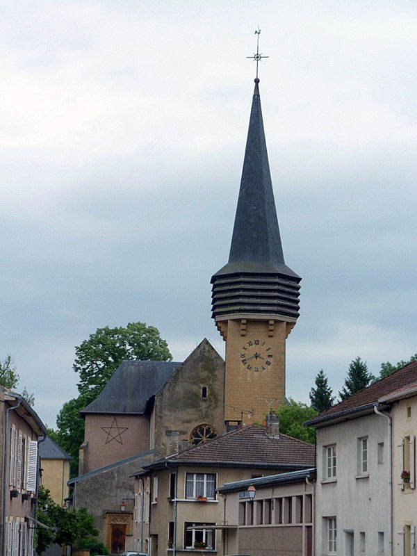 Vers l'église - Ancy-sur-Moselle