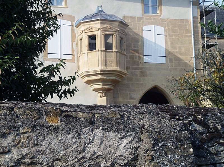 Oriel Renaissance de l'ancien prieuré - Fèves