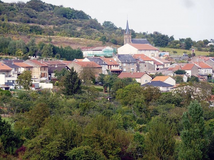 Vue sur le centre du village - Fèves