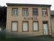 la mairie sous l'orage