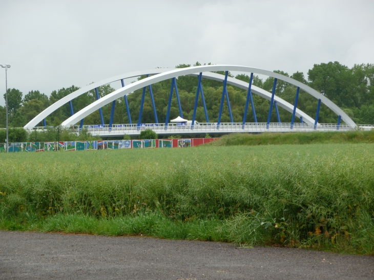 Le nouveau pont Laurent BARBIER sur la Moselle  PERNET - Hauconcourt