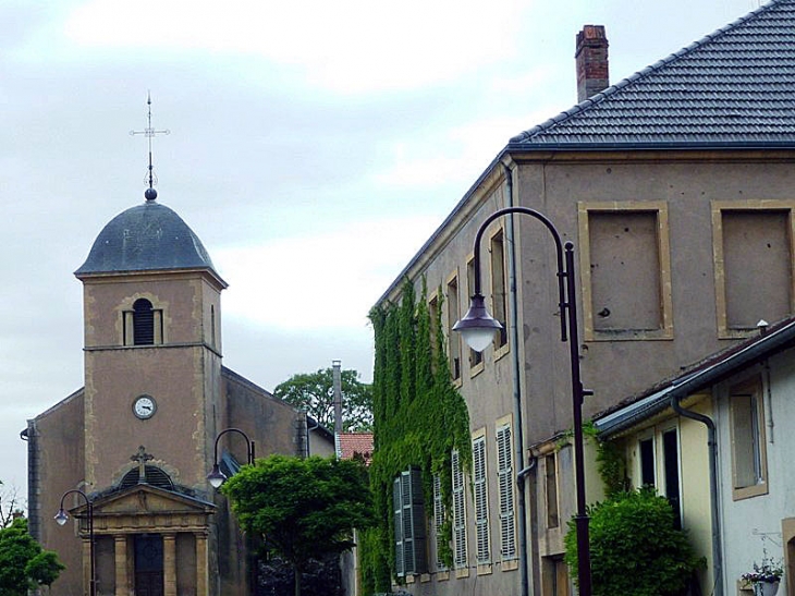 Vers l'église - Jouy-aux-Arches