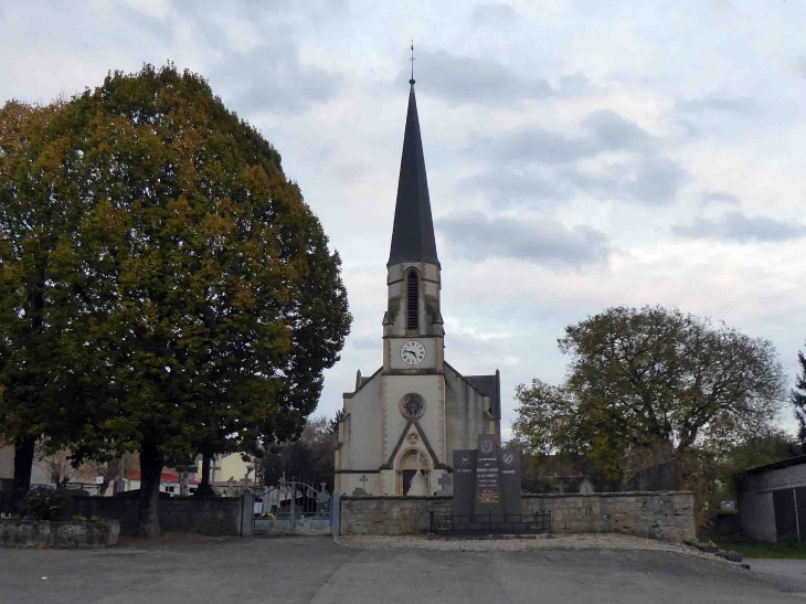 La place de l'église - Kerling-lès-Sierck