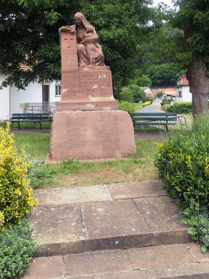 Le monument aux morts - Lutzelbourg