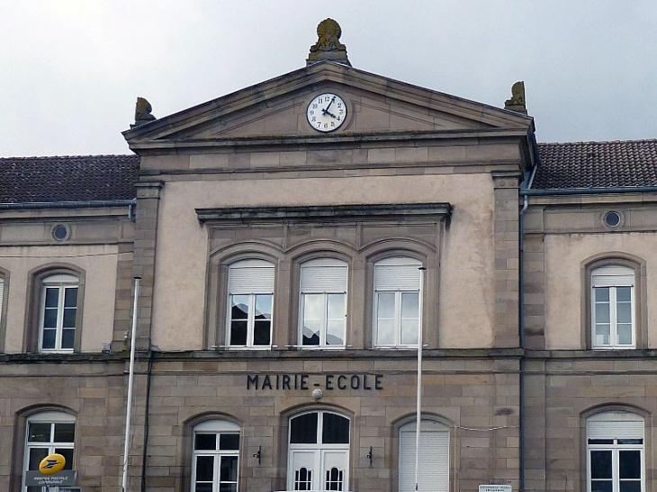 La mairie-école - Maizières-lès-Vic