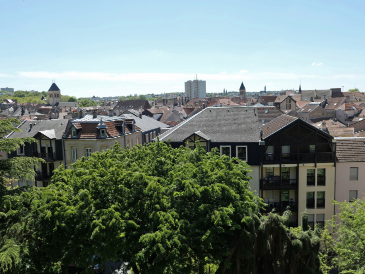 Colline Sainte Croix : la ville vue du haut des jardins des Tanneurs - Metz