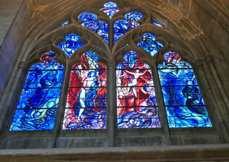 Cathédrale Saint Etienne: vitrail de Marc Chagall 1962 les prophères Isaac, Jacob et Moïse - Metz