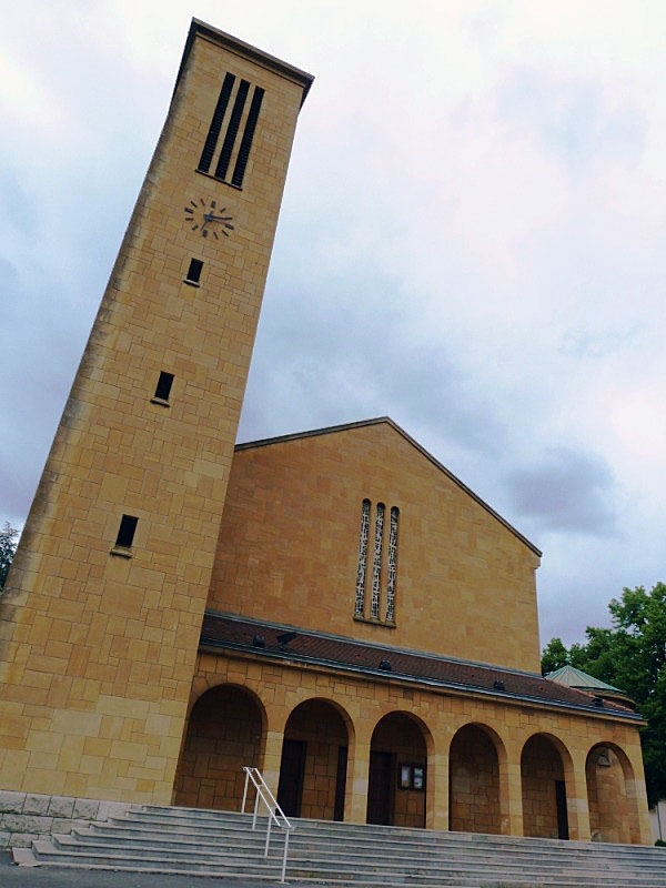 Moulins Saint Pierre : l'église moderne - Moulins-lès-Metz