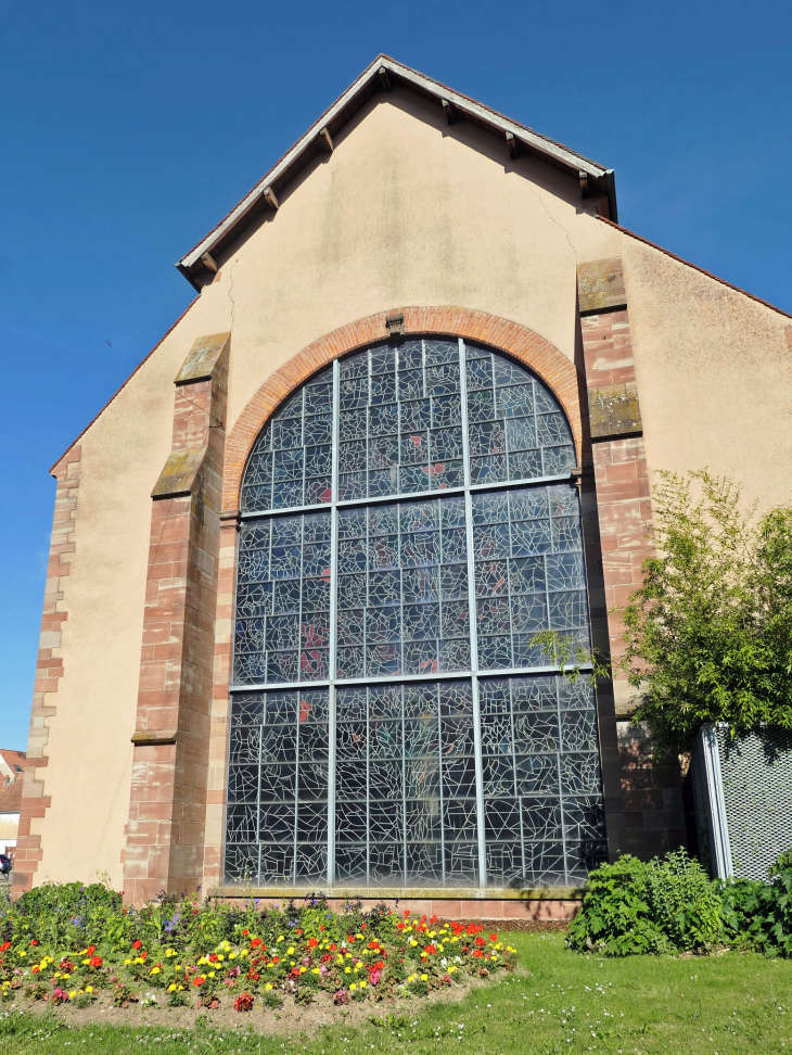 Chapelle des Cordeliers : façade Ouest vitrail 