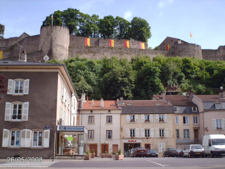 Vue partielle du châteaux fort - Sierck-les-Bains