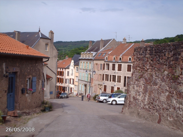 Rue allant vers le châteaux - Sierck-les-Bains
