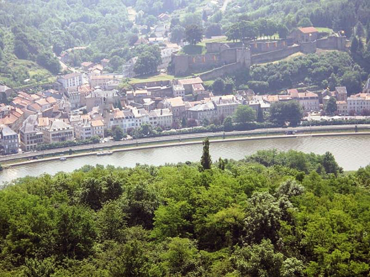 Vue sur la Moselle, le village et le château - Sierck-les-Bains