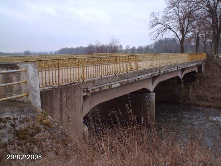 Pont à restaurer - Sillegny
