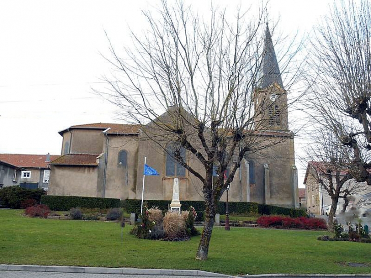 L'église et le monument aux morts - Vigny