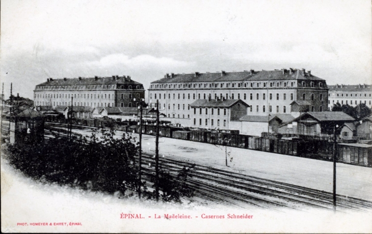 La Madeleine - Casernes Schneider, vers 1914 (carte postale ancienne). - Épinal