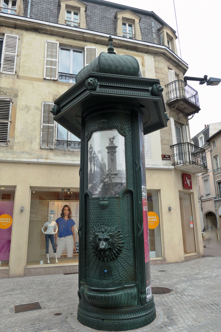 Colonne Morris dans le centre ville - Épinal