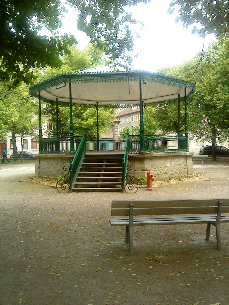 Kiosque à musiciens au parc du Cours - Épinal