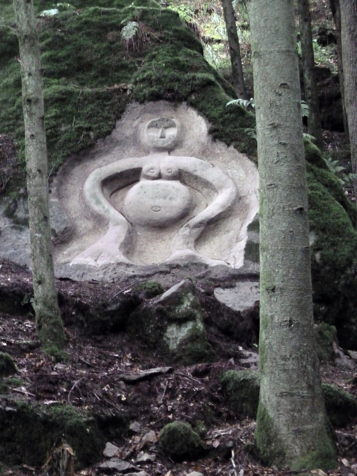 Le vallon druidique Saint Martin : sculpture contemporaine - Escles