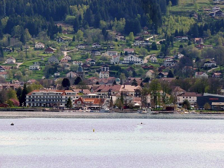 La ville au bord du lac - Gérardmer