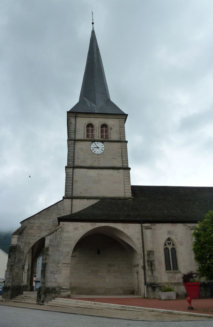 L'église et son clocher porche - Le Val-d'Ajol