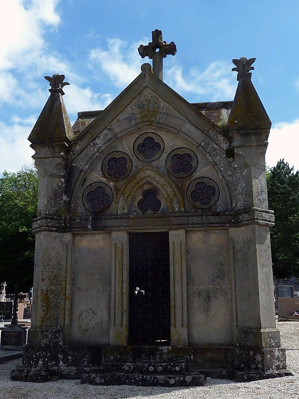 Chapelle dans le cimetière - Mattaincourt