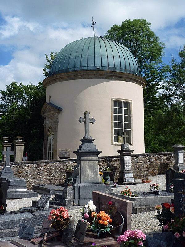 La chapelle ronde vue du cimetière - Mattaincourt