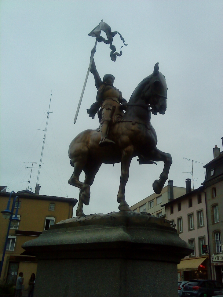 Statue de Jeanne d'Arc G.K - Mirecourt