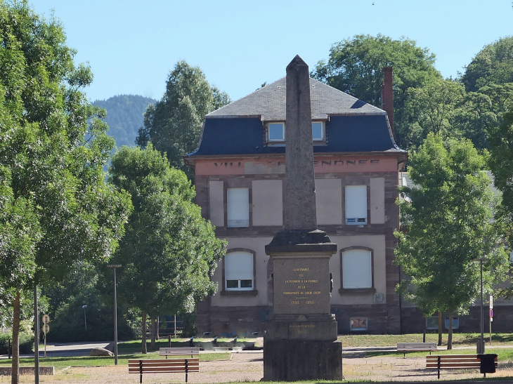 Le monument aux morts - Senones