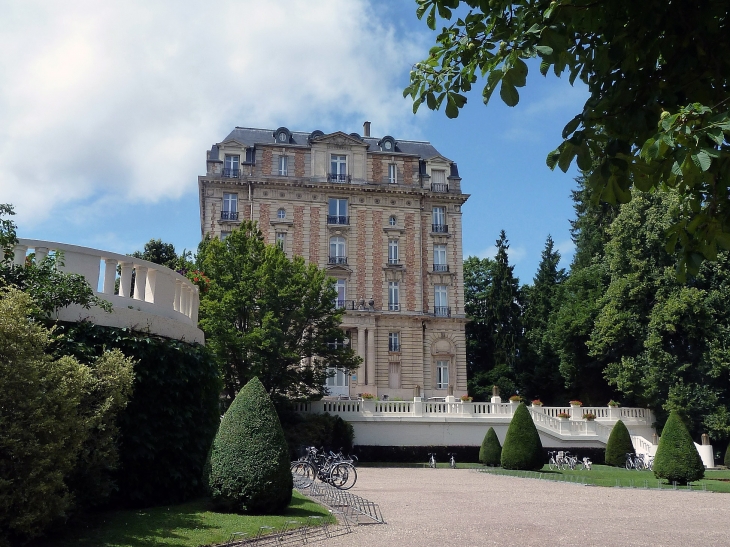 Le parc thermal : le Grand Hôtel - Vittel