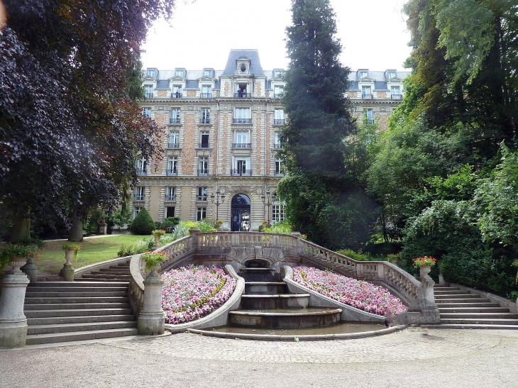 Le parc thermal :  le Grand Escalier devant le Grand Hôtel - Vittel