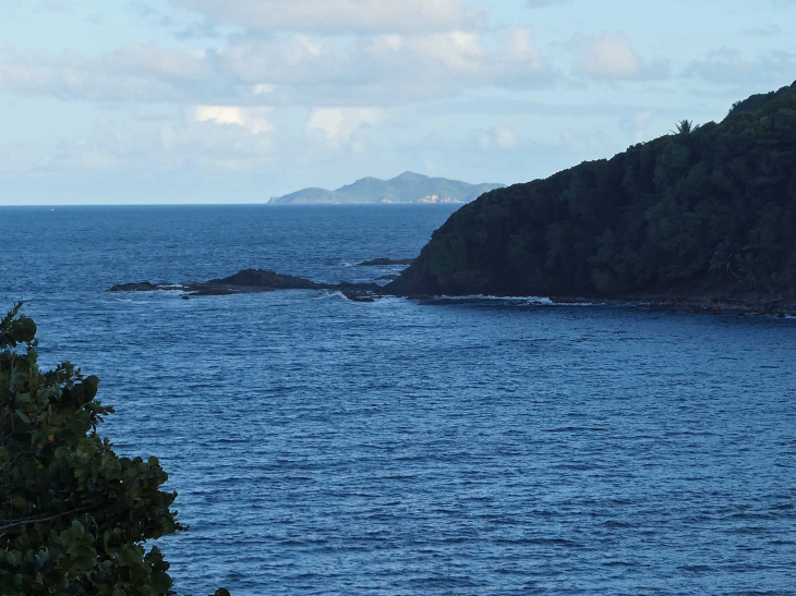Vue sur la baie et la presqu'île de la Caravelle - Le Marigot