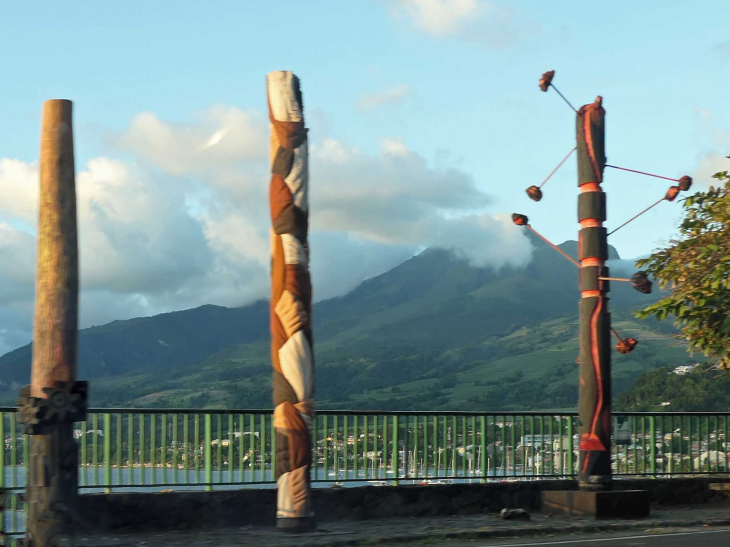 Art contemporai à l'entrée de la ville - Saint-Pierre