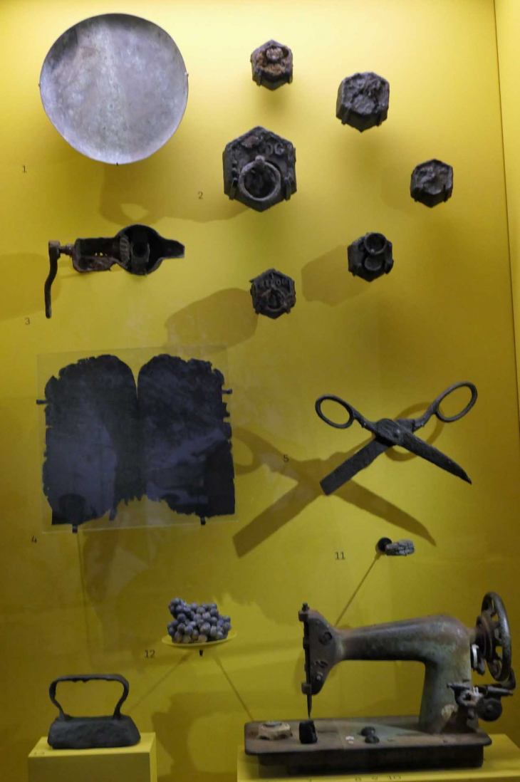 Le musée Franck Perret : objets trouvés dans les décombres - Saint-Pierre