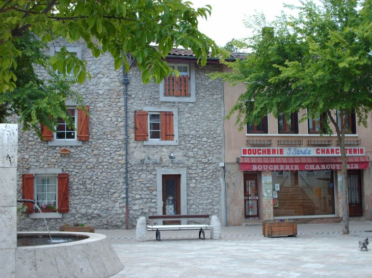 Place de la mairie - Bélesta